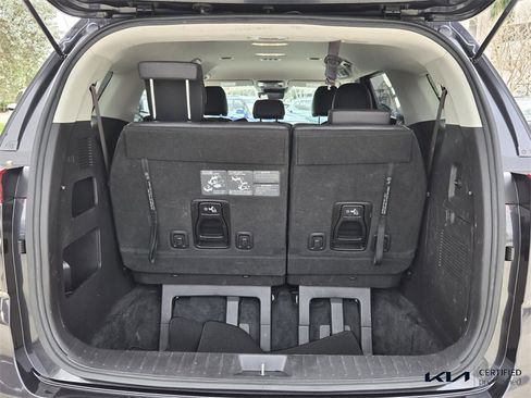 Certified 2023 Kia Carnival LX image 15