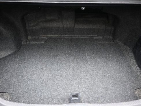 Used 2015 Toyota Camry LE image 10