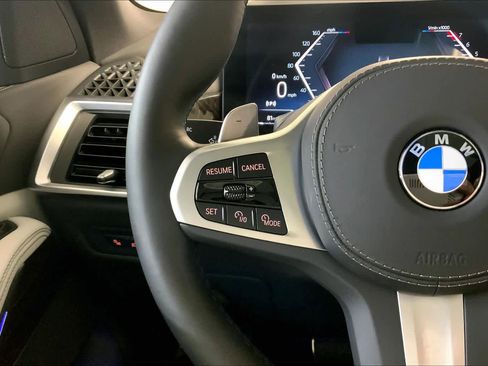 Used 2025 BMW X5 xDrive40i w/ M Sport Package image 23