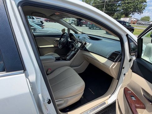 Used 2014 Toyota Venza LE w/ LE Convenience Package FWD image 7