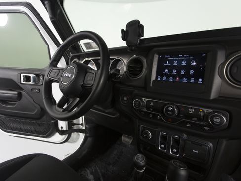Used 2021 Jeep Wrangler Sport image 23