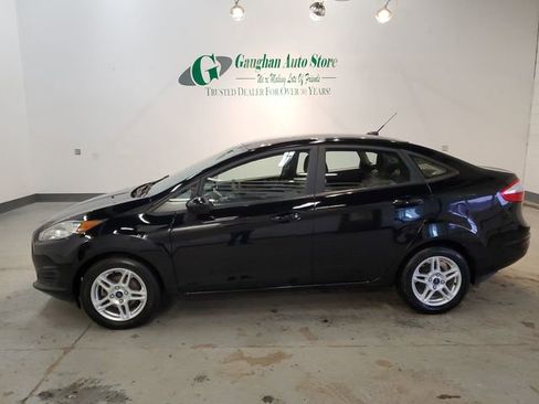 Used 2017 Ford Fiesta SE image 3