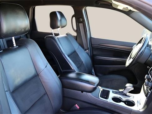 Used 2019 Jeep Grand Cherokee Altitude image 18