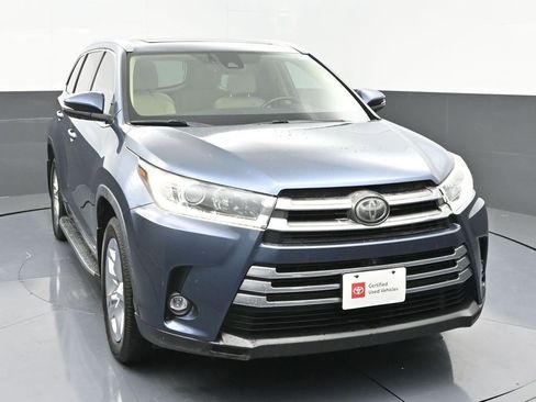 Certified 2019 Toyota Highlander Limited Platinum image 3
