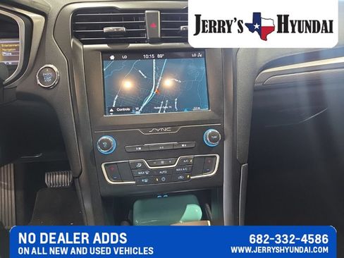 Used 2019 Ford Fusion SE w/ Equipment Group 151A FWD image 10