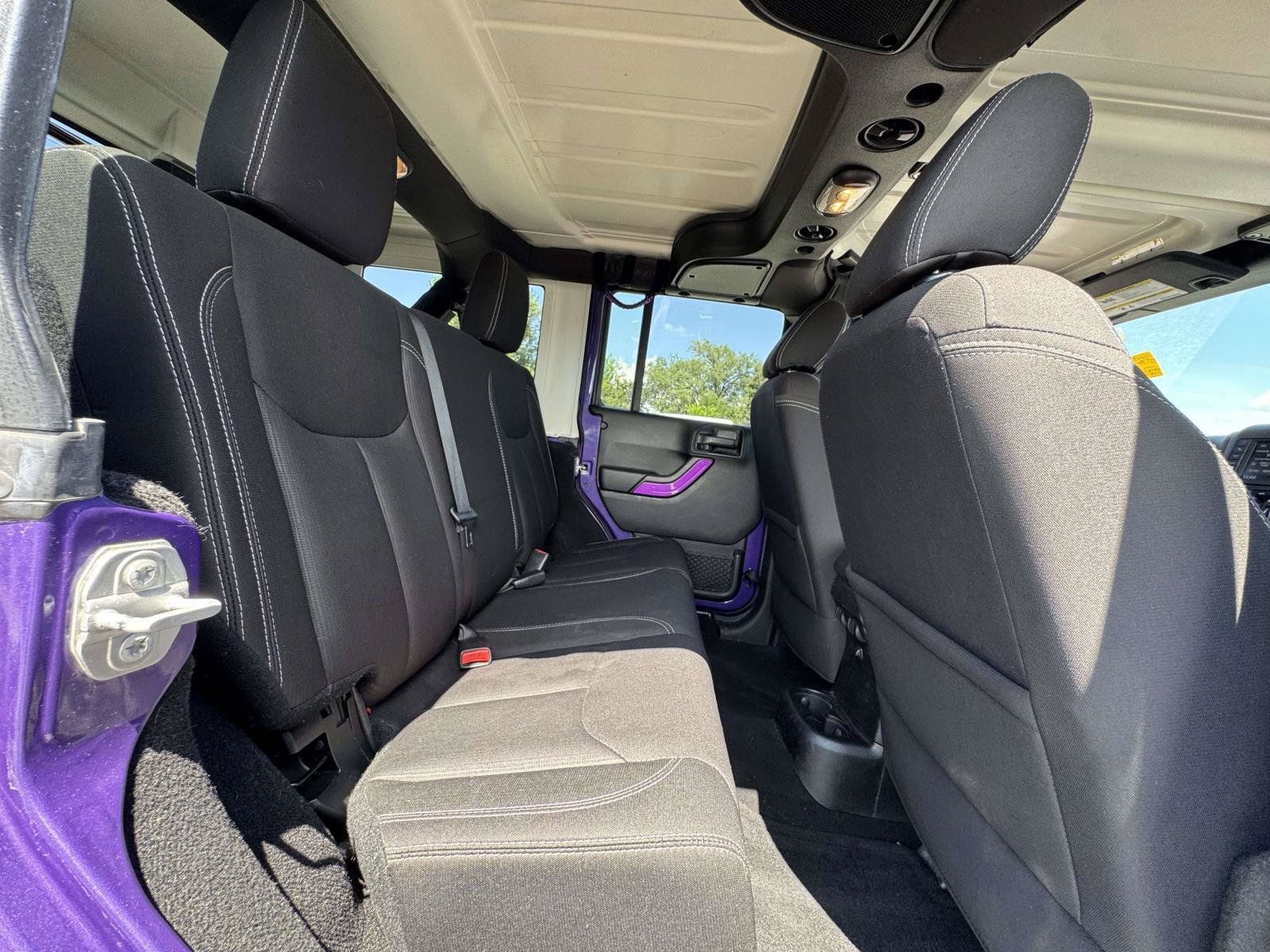 Used 2018 Jeep Wrangler Unlimited Rubicon w/ Connectivity Group AWD/4WD image 17