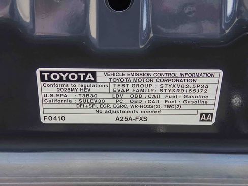 Used 2025 Toyota Camry SE image 27