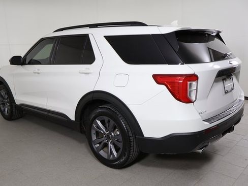 Used 2022 Ford Explorer XLT w/ Equipment Group 202A image 8