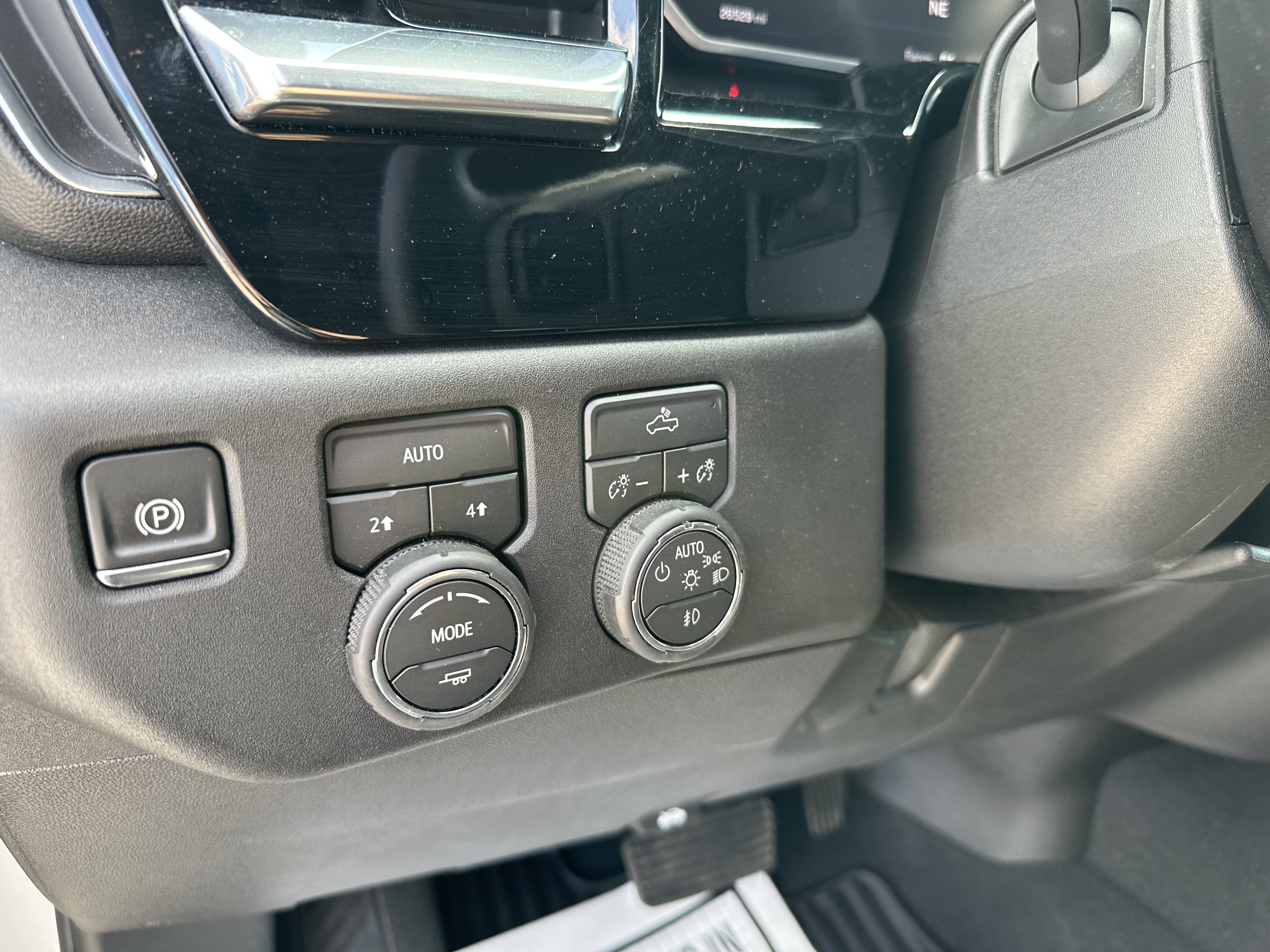 Used 2026 Chevrolet Silverado 1500 RST AWD/4WD image 17