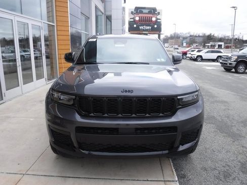 New 2025 Jeep Grand Cherokee L Altitude image 5