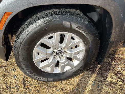 Used 2022 Nissan Frontier SV image 32