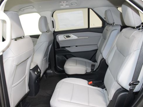 New 2026 Ford Explorer Active RWD image 23