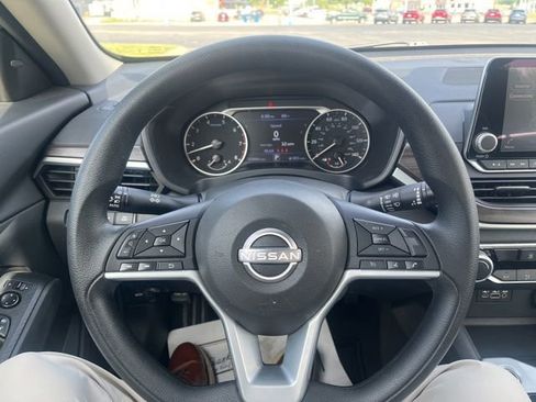 Used 2025 Nissan Altima 2.5 SV FWD image 18