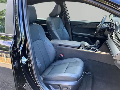 Used 2025 Toyota Camry XSE FWD image 9