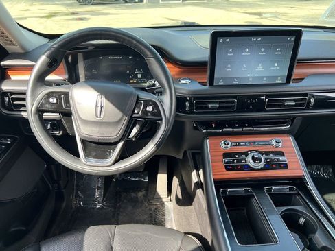 Used 2024 Lincoln Aviator Reserve AWD/4WD image 9