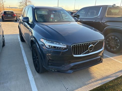 Used 2020 Volvo XC90 T5 Momentum image 3