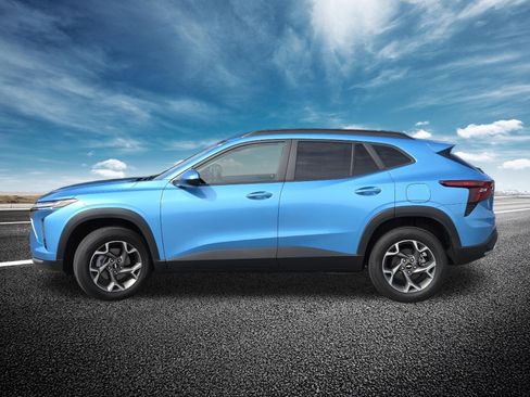 Used 2025 Chevrolet Trax LT FWD image 15