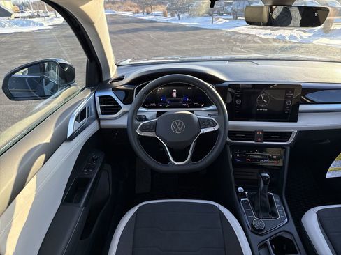 New 2025 Volkswagen Taos SE image 15