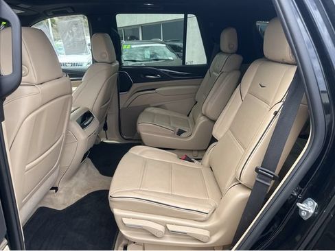 Certified 2024 Cadillac Escalade Premium Luxury RWD image 27