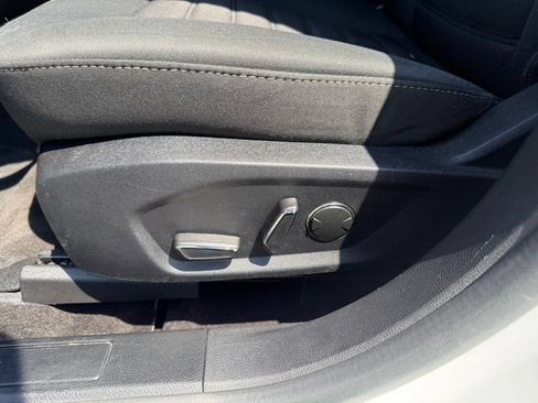 Used 2020 Ford Fusion SE FWD image 15