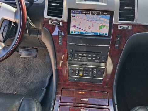 Used 2013 Cadillac Escalade Luxury RWD image 16