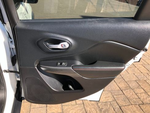 Used 2016 Jeep Cherokee Trailhawk w/ Leather Interior Group image 27