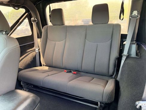 Used 2018 Jeep Wrangler Sport image 15