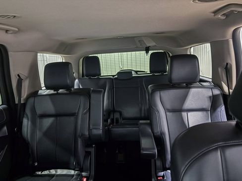 Used 2024 Ford Expedition XLT image 24