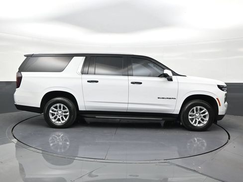 Used 2025 Chevrolet Suburban LS RWD image 6