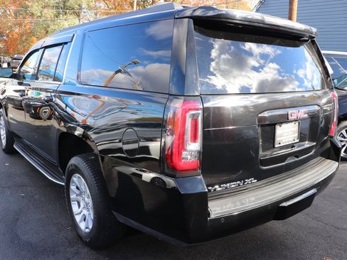 Used 2017 GMC Yukon XL SLT image 3