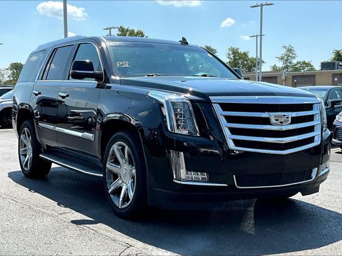 Used 2016 Cadillac Escalade Luxury RWD image 3