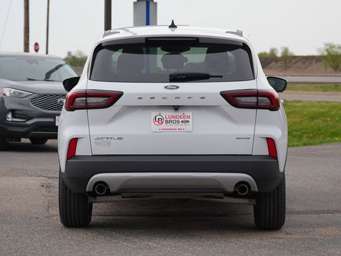 Used 2024 Ford Escape Active w/ Tech Pack #2 AWD/4WD image 4
