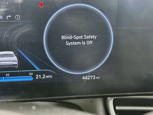 Used 2025 Hyundai Elantra SEL FWD image 19