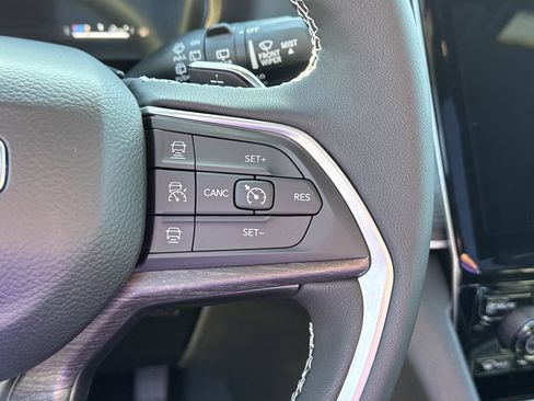 New 2025 Jeep Grand Cherokee Limited w/ Black Appearance Package image 30