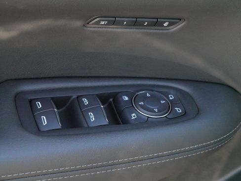 New 2025 Cadillac XT6 Luxury image 17