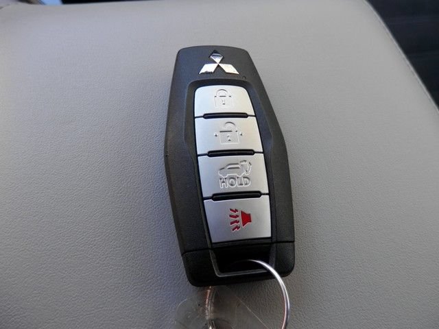 Used 2025 Mitsubishi Outlander SE AWD/4WD image 26