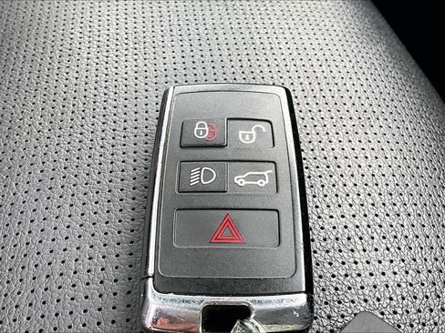 Used 2023 Land Rover Discovery Sport SE R-Dynamic AWD/4WD image 15
