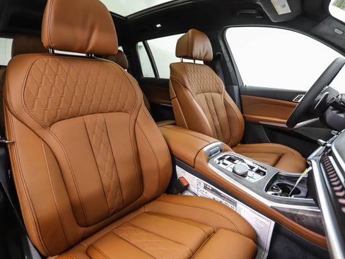 Used 2026 BMW X7 xDrive40i w/ M Sport Package AWD/4WD image 39