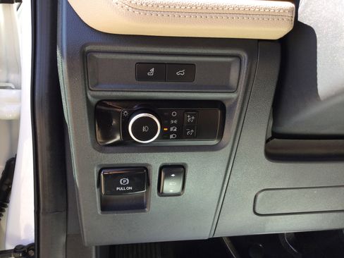 Used 2023 Ford Expedition Limited image 13