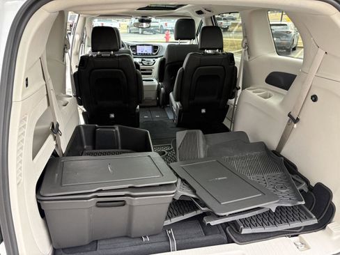 Used 2024 Chrysler Pacifica Touring-L w/ Road Tripper Package image 17