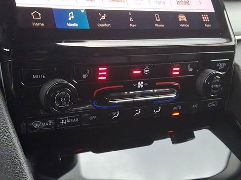 Used 2023 Jeep Grand Cherokee Limited w/ Black Appearance Package AWD/4WD image 17