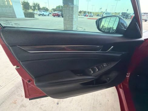 Used 2018 Honda Accord Sport image 15