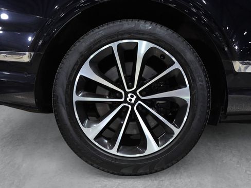 Used 2022 Bentley Bentayga AWD/4WD image 13