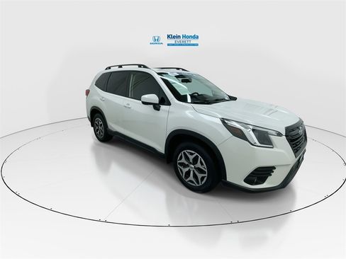 Used 2022 Subaru Forester Premium image 3