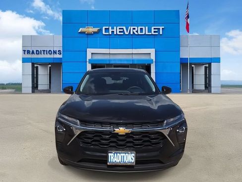 New 2026 Chevrolet Trax LS w/ LS Convenience Package FWD image 4