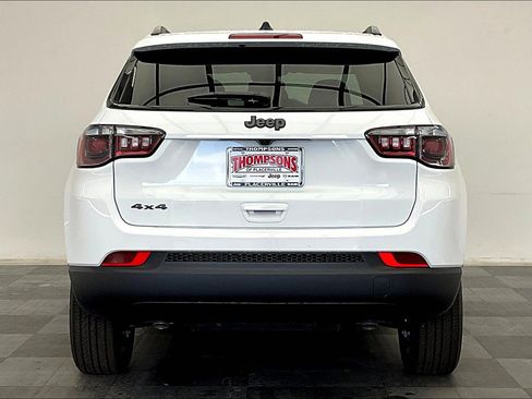 New 2026 Jeep Compass Latitude image 3