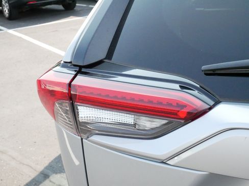 Used 2025 Toyota RAV4 XLE AWD/4WD image 17