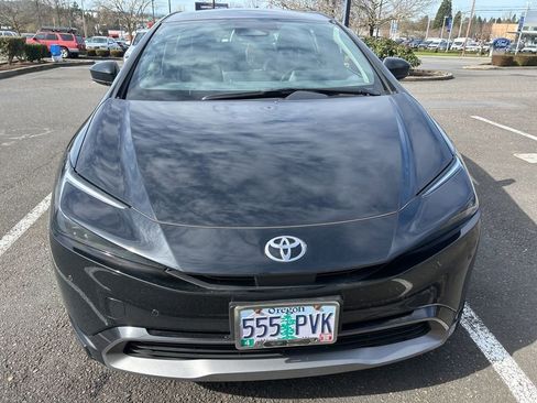 Used 2024 Toyota Prius XLE image 31
