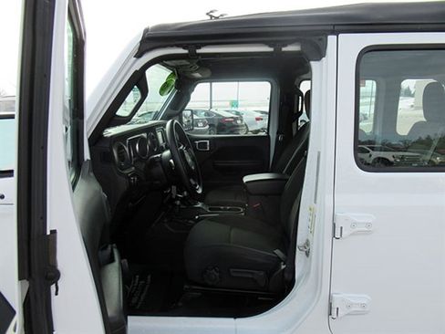 Used 2018 Jeep Wrangler Unlimited Sport image 12