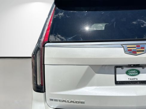 Used 2021 Cadillac Escalade ESV Premium Luxury w/ Driver Assist Tech Package AWD/4WD image 10